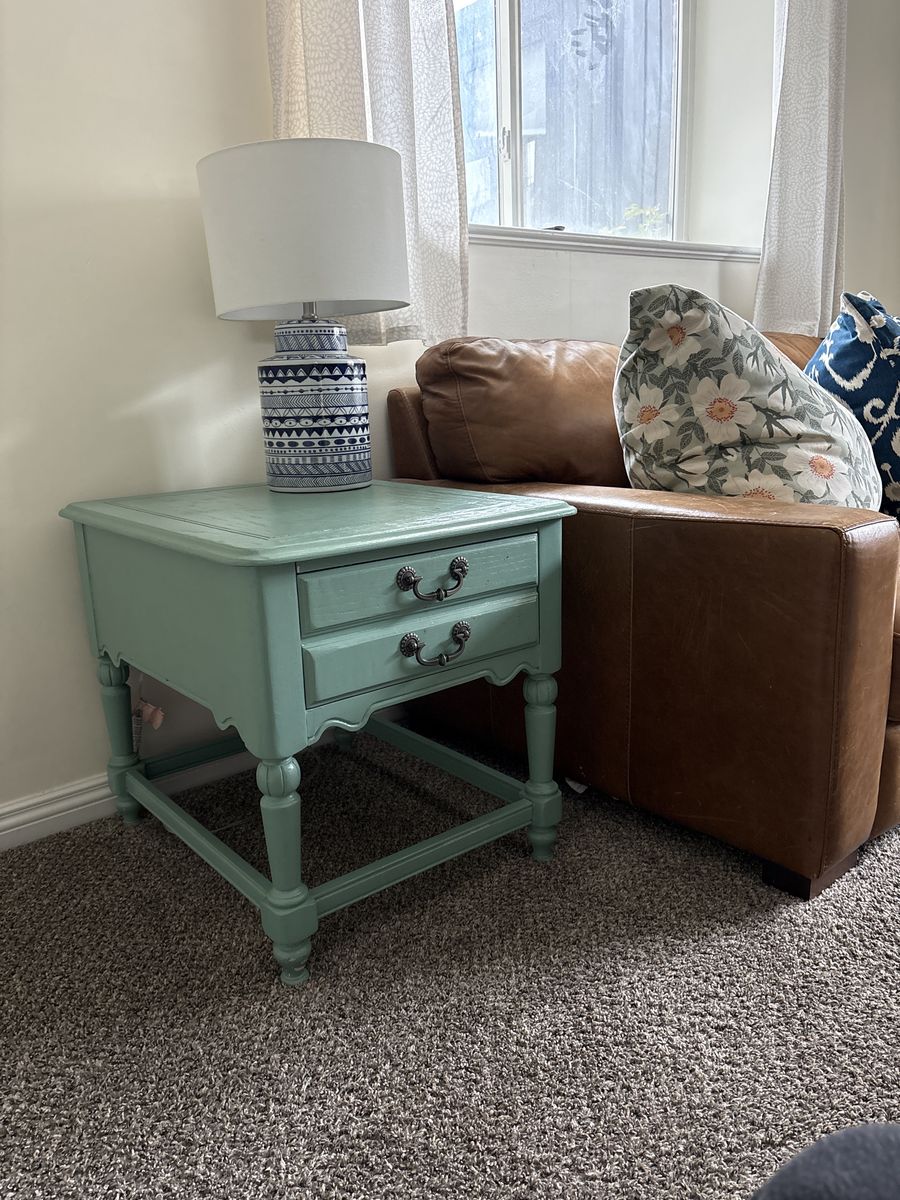 End table, bedside table