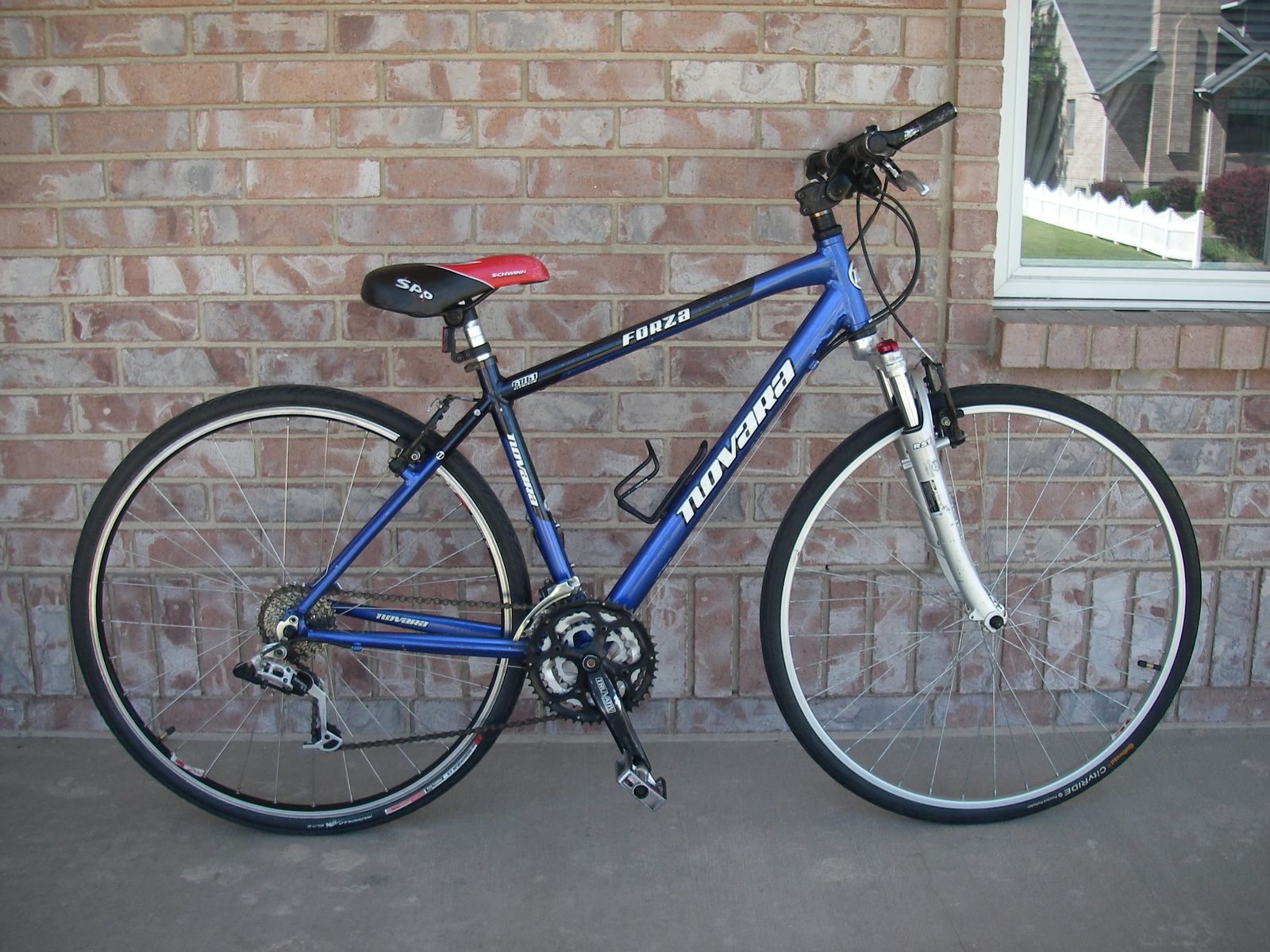 Mens 700C (~ 28" ) Med-Large Aluminum NOVARA FORZA Hybrid / Commuter / Flat Bar Road Bike, 24 SPD, Shocks