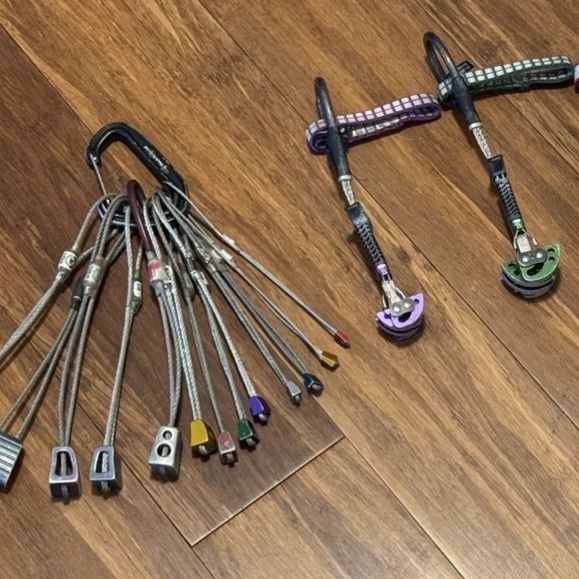 Climbing stopper set and cams set