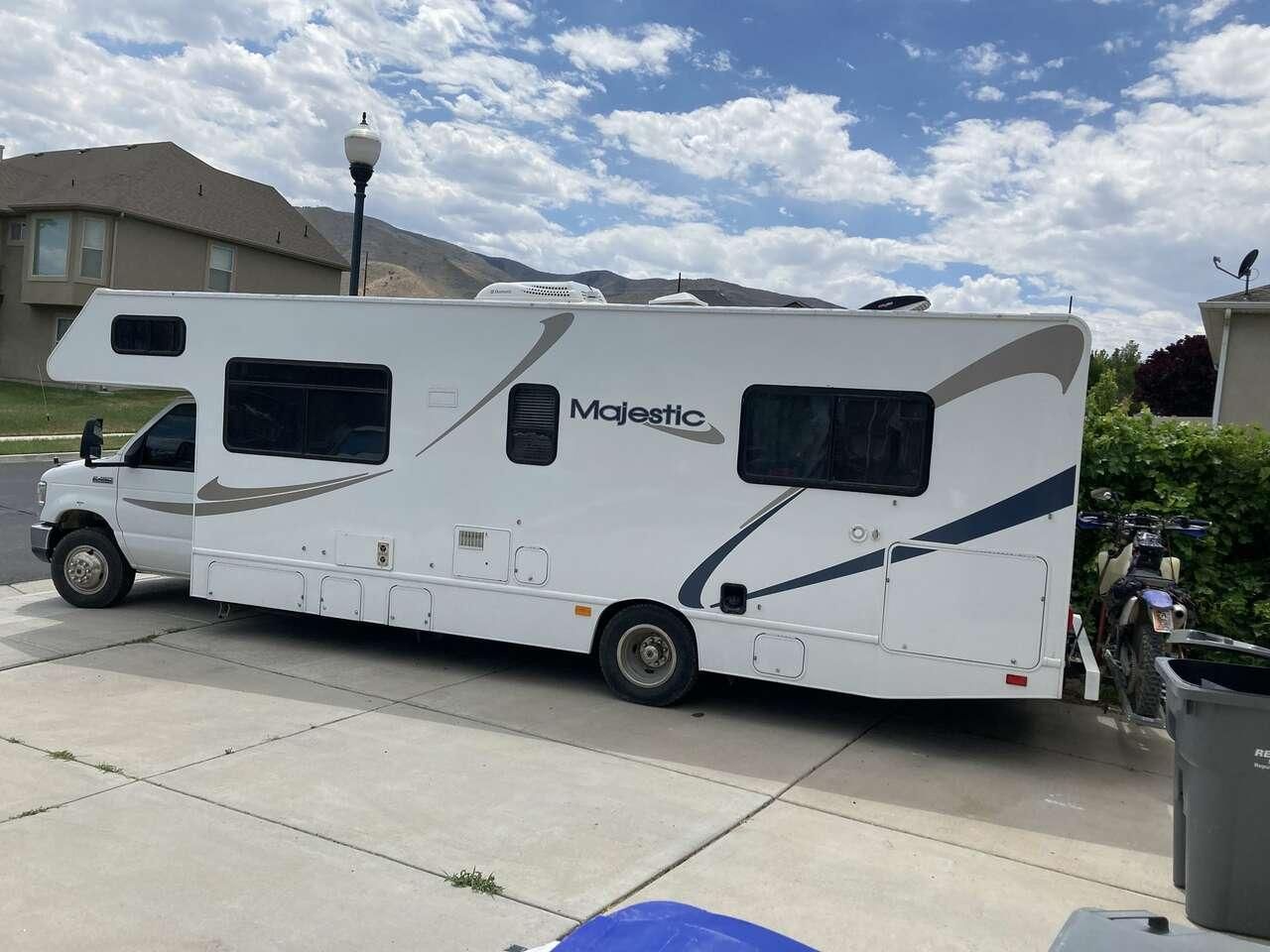 2013 Majestic 28a motorhome