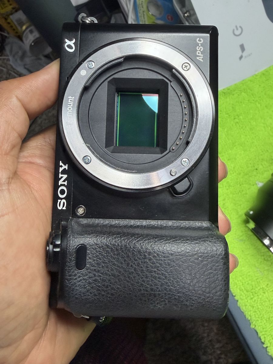 Sony A6000 body, 9k actuations only