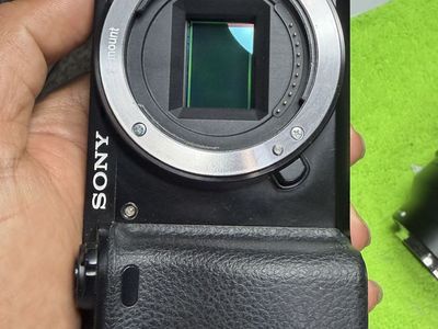Sony A6000 body, 9k actuations only