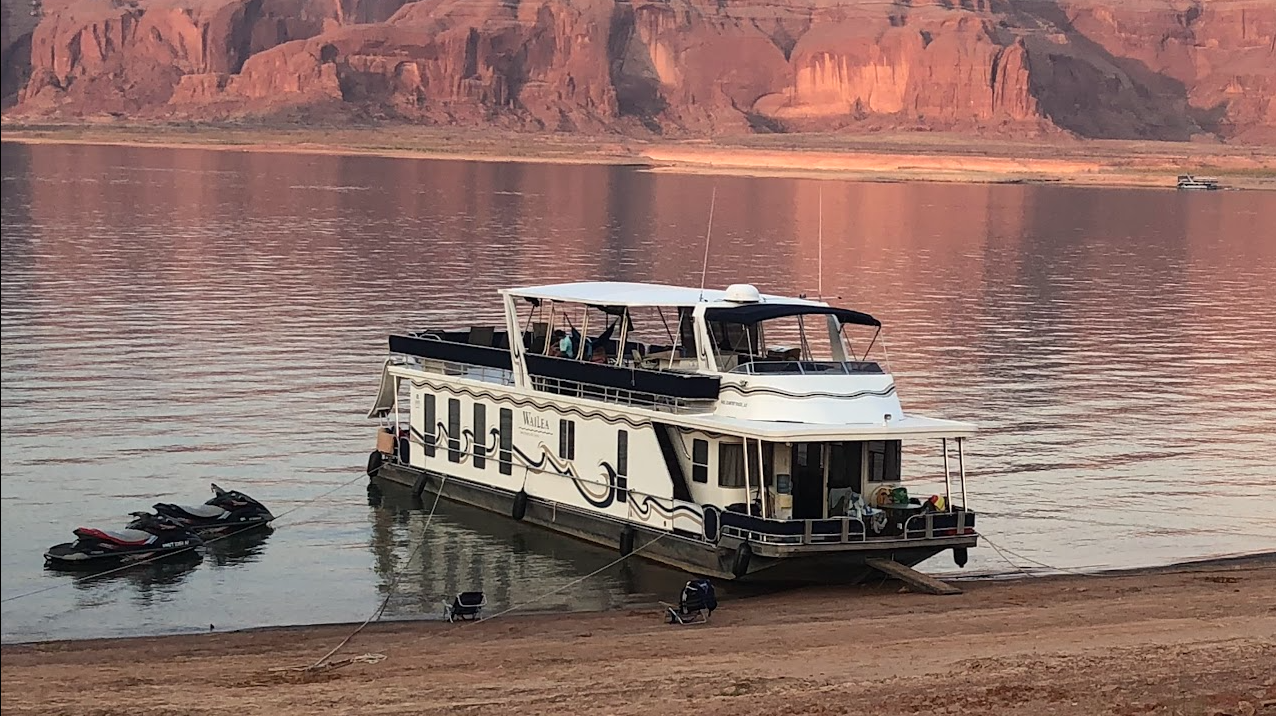 75 x 16 Houseboat at Antelope Point - First full week of August