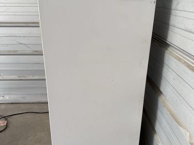Gibson White Single Door Compact Refrigerator/Freezer - 49" Tall - Good Condition
