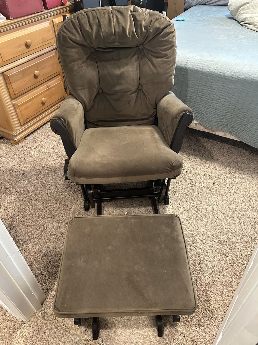 Shermag Glider Rocking Chair with Ottoman – Solid Wood Nursery Chair