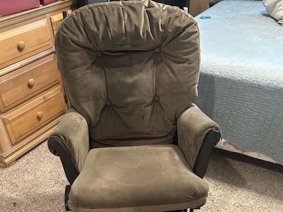 Shermag Glider Rocking Chair with Ottoman – Solid Wood Nursery Chair