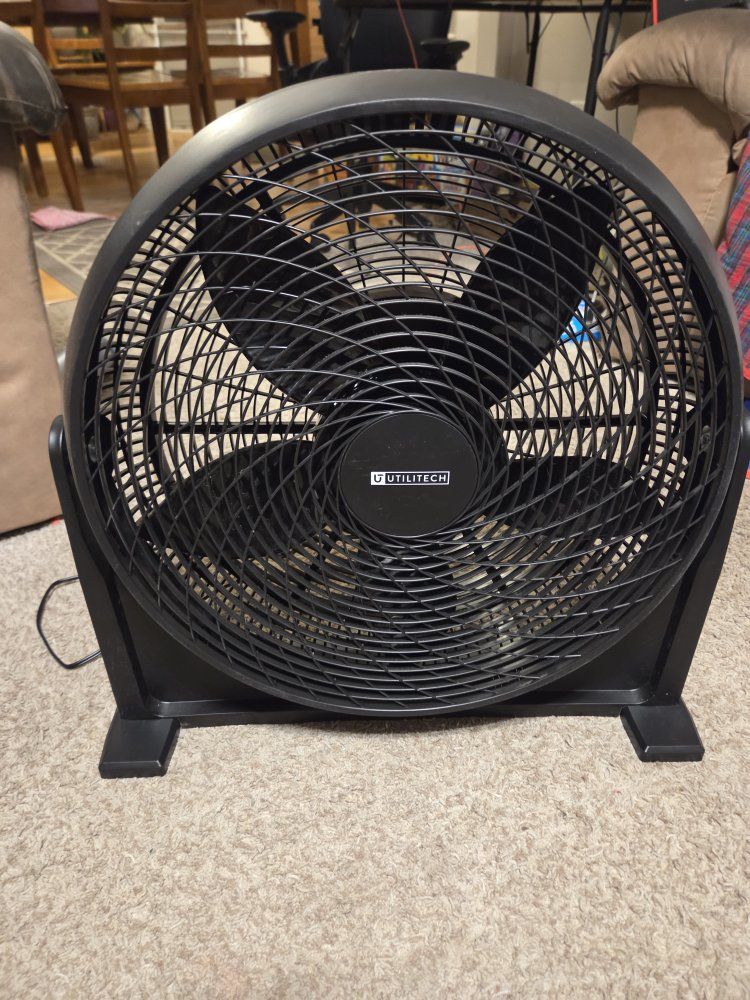 Utilitech 20-in High Velocity Indoor Floor Fan Black Air Circulator Fan, Like New
