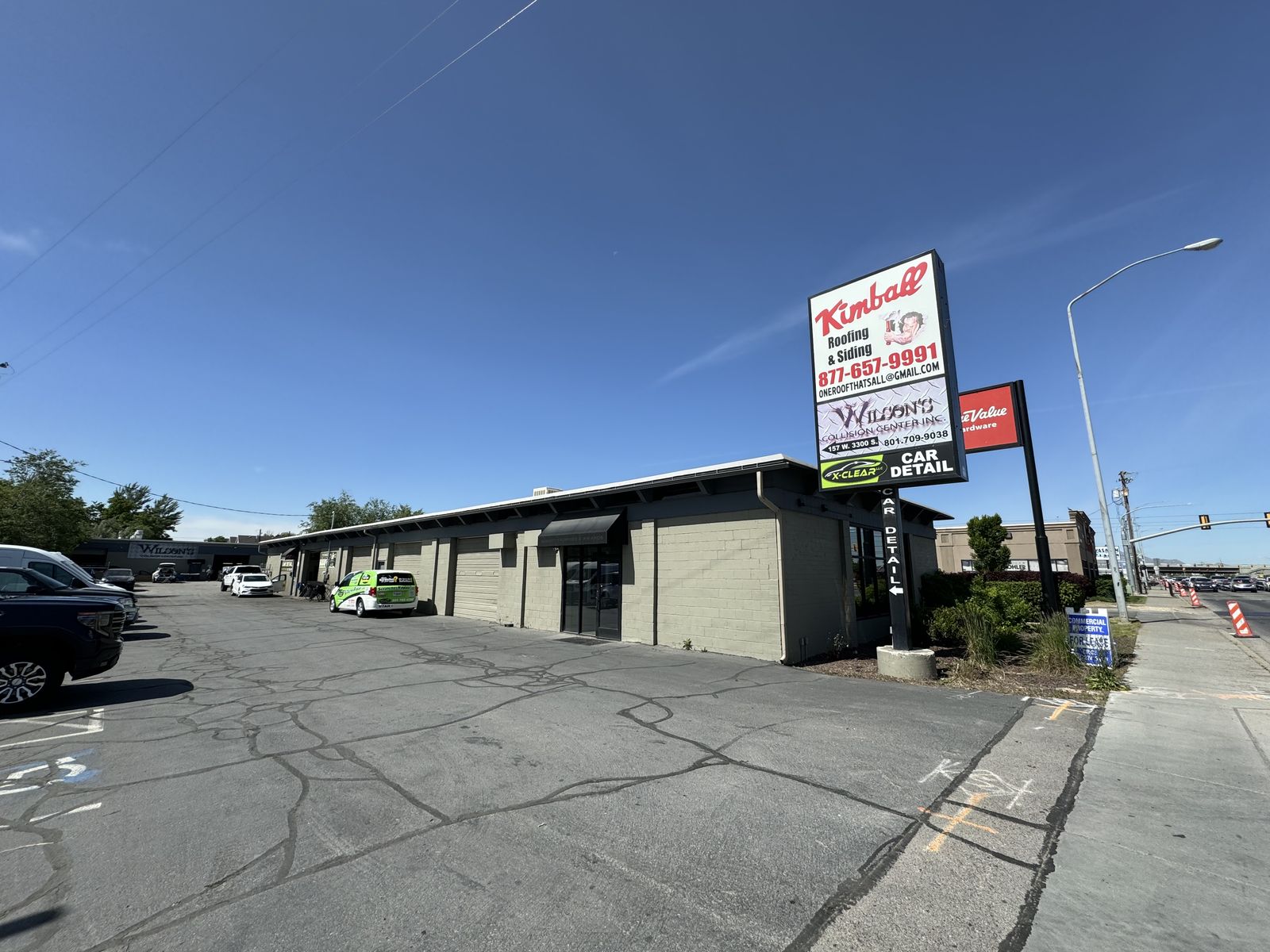 Showroom/office space on 3300 S. for rent
