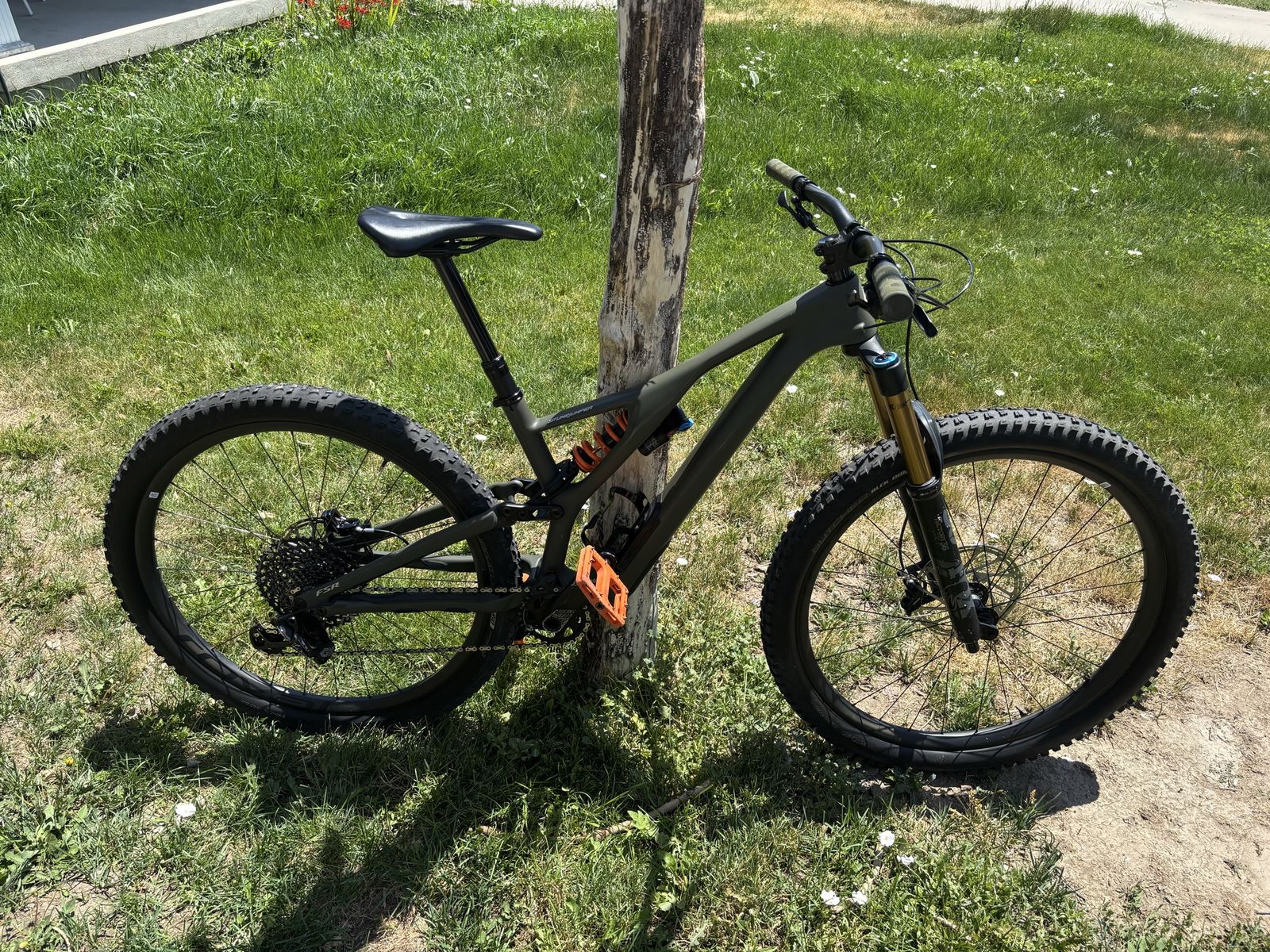 2019 Specialized Stumpjumper Carbon 29 – Medium – $2,900