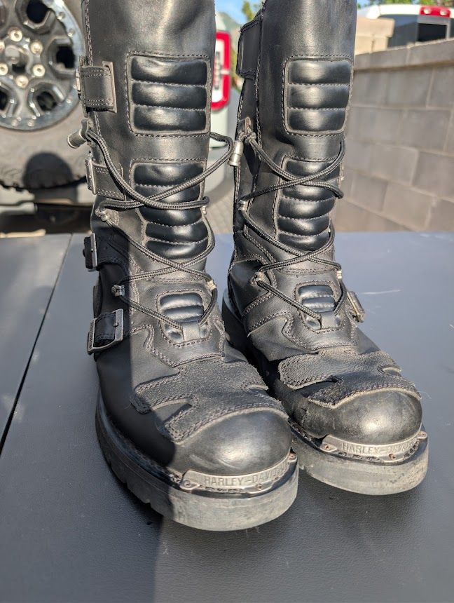 Men's size 10 1/2 Harley Davidson Axel 10-Inch Leather Boots.