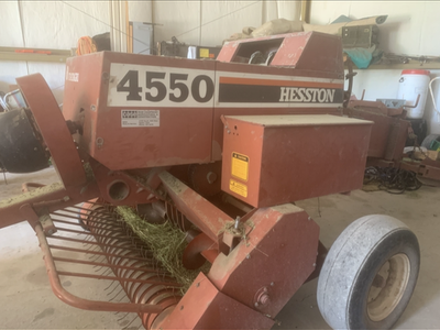 HESSTON 4550 FIATAGRL HAY BALER