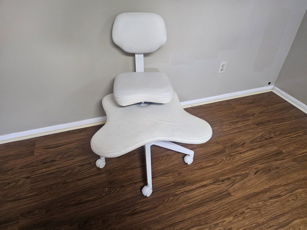 Adjustable Cross Leg Chair