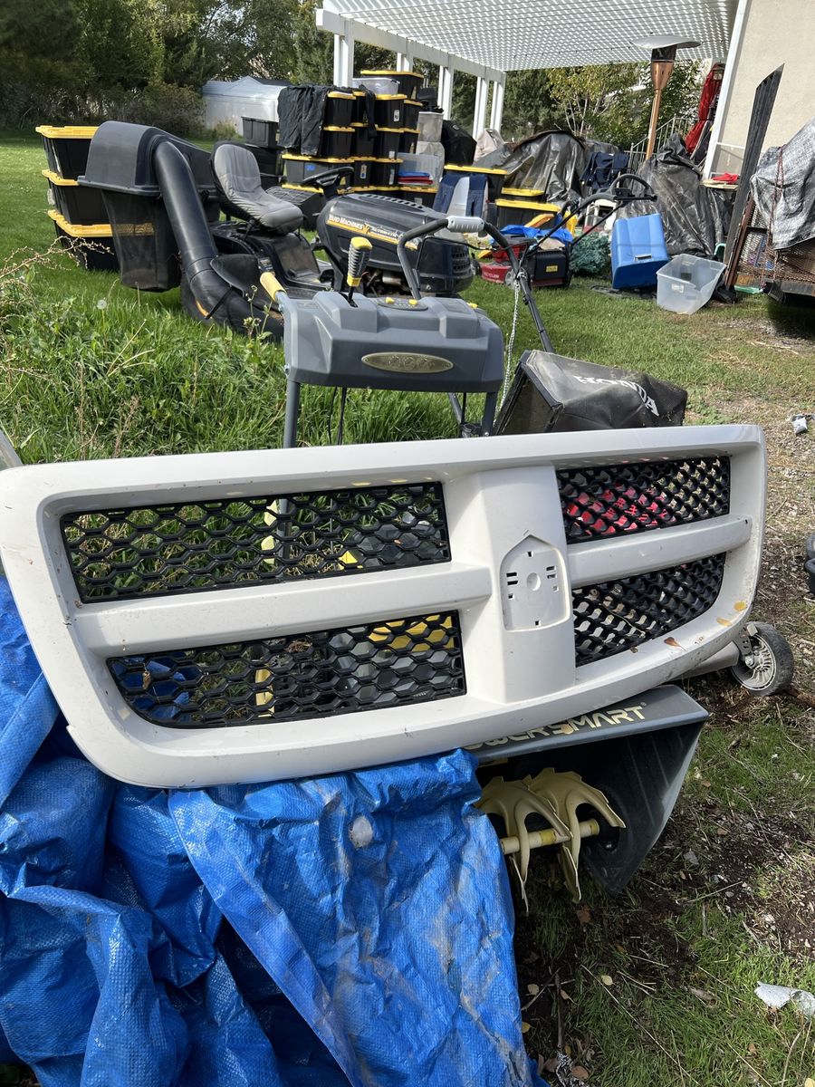 2009 Dodge hemi Hood Grill
