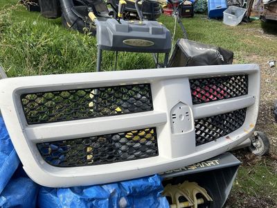 2009 Dodge hemi Hood Grill