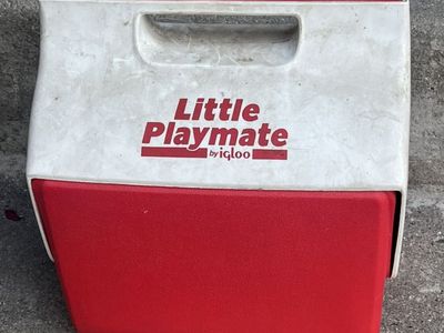 vintage Cooler LittLe Playmate Igloo