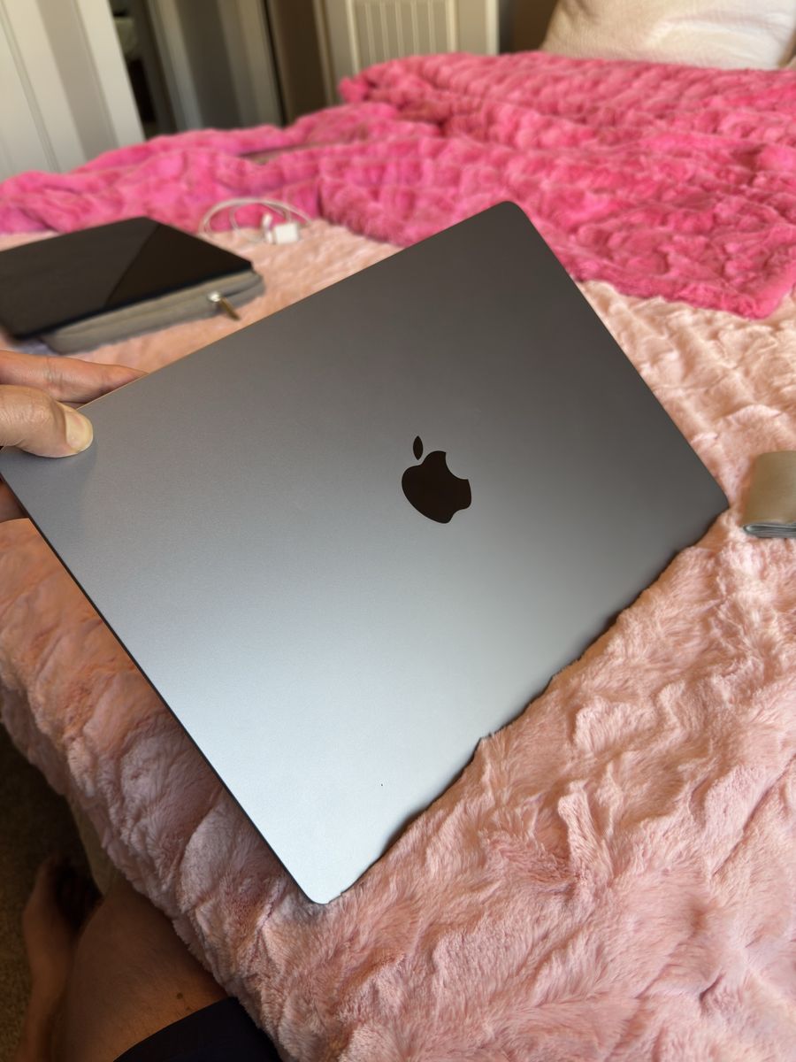 15” Apple MacBook Air M2 Space Gray