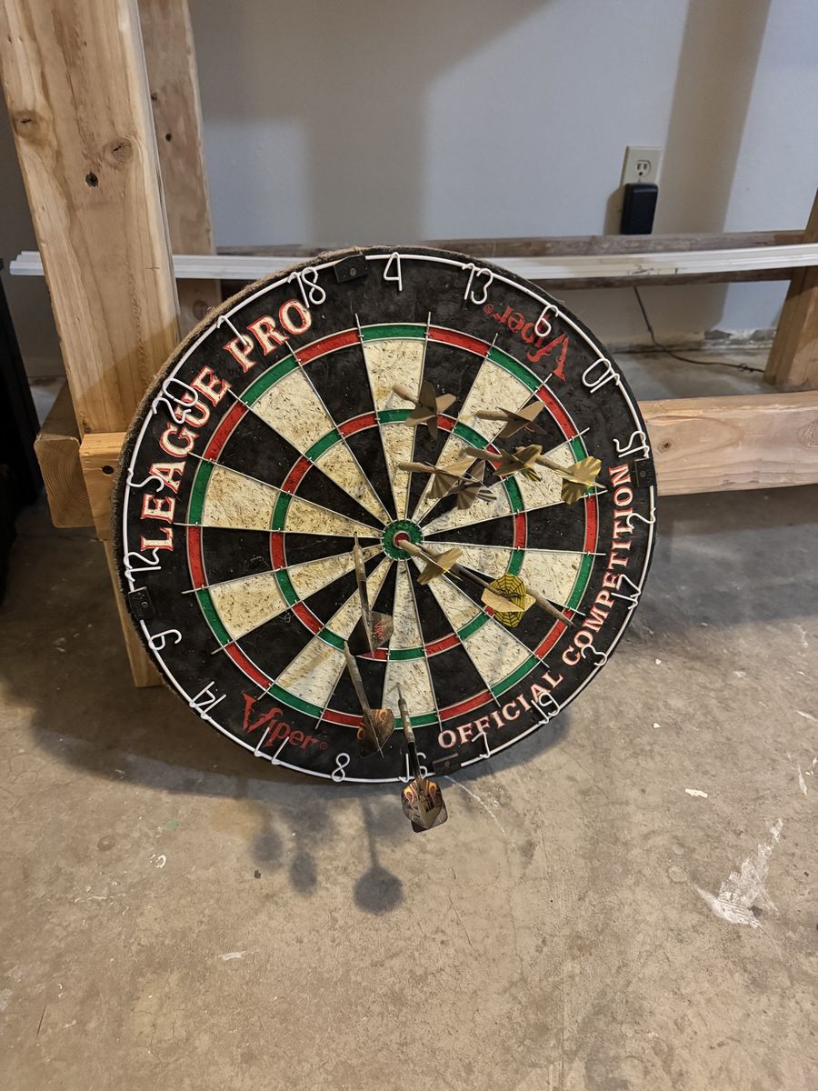 Viper League Pro Sisal/Bristle Steel Tip Dartboard with Darts - Official Competition Size
