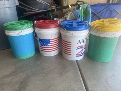 4- 5 gallon buckets with gamma seal lids