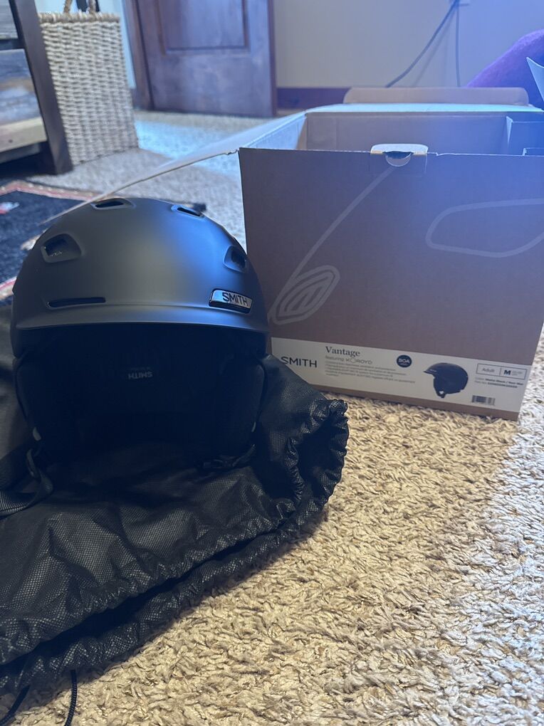 NIB Smith Vantage Ski Helmet- Sz Md