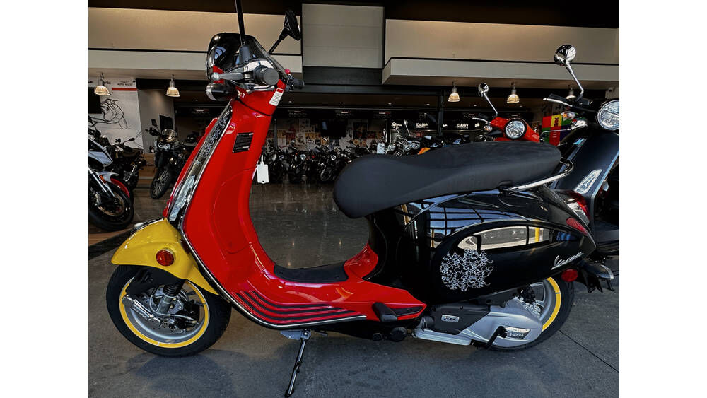 2023 Vespa Primavera Disney 150