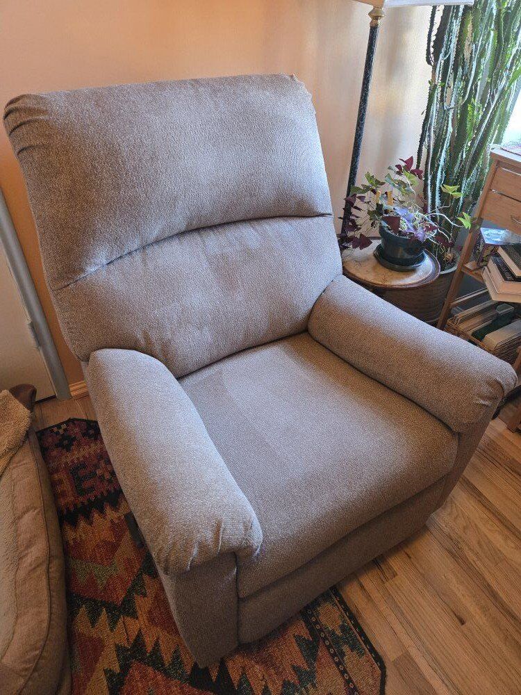 NEW Quality Recliner