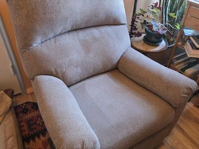 NEW Quality Recliner