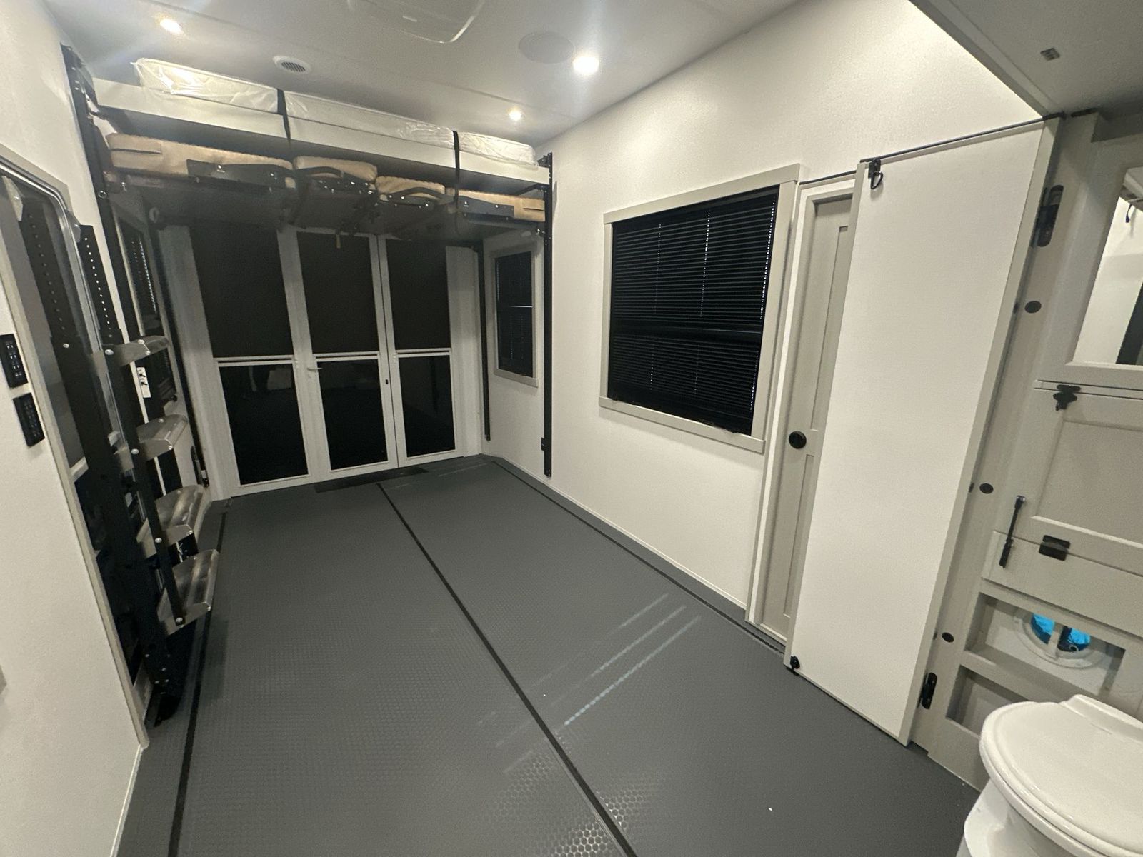 Main image 13