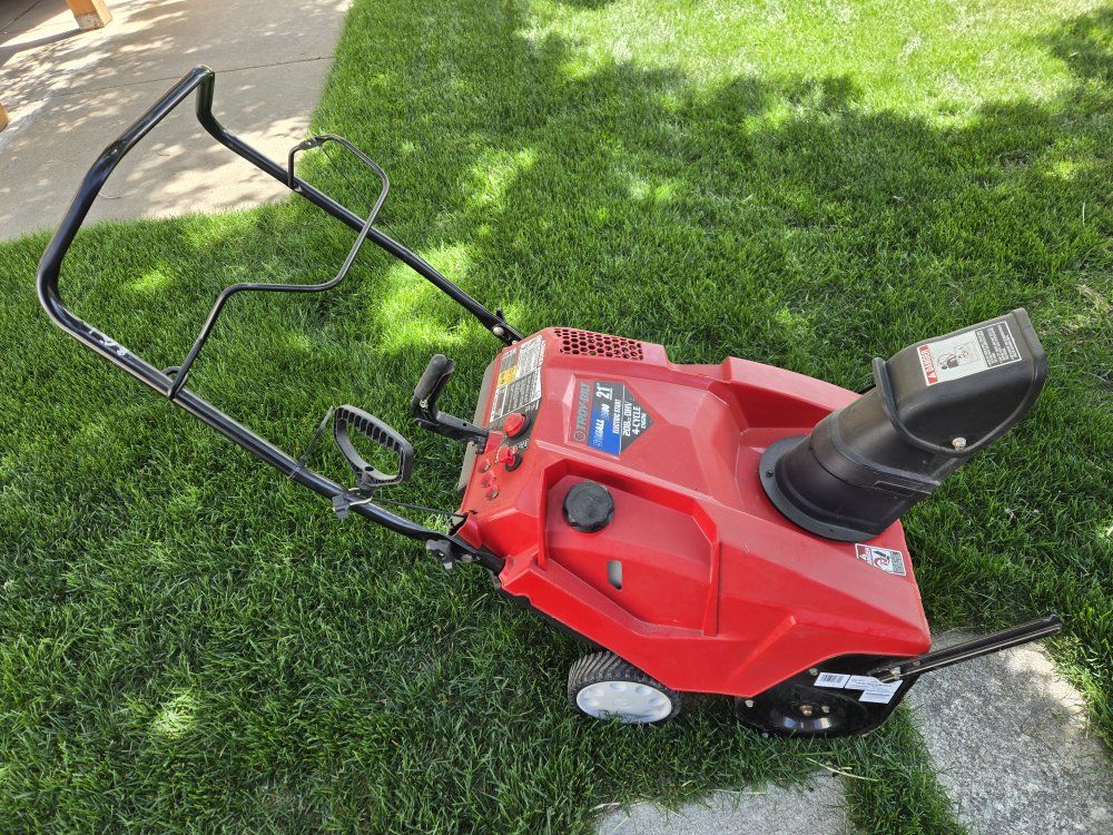 Troy-Built Squall 2100 Snow blower