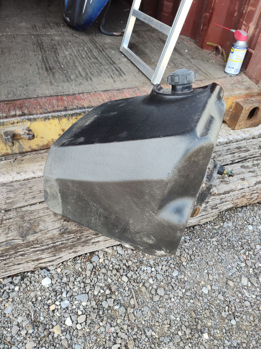 Polaris wedge fuel tank