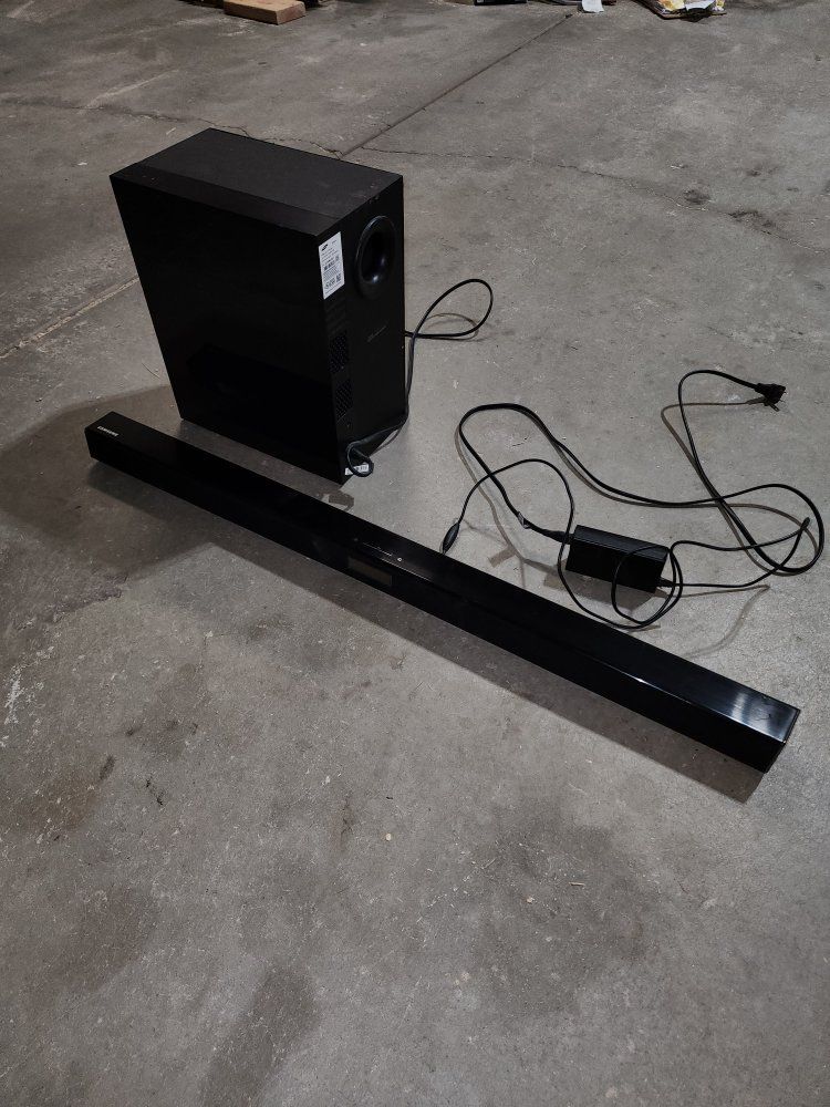 Samsung woofer and soundbar