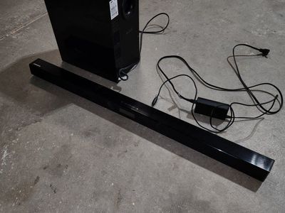 Samsung woofer and soundbar