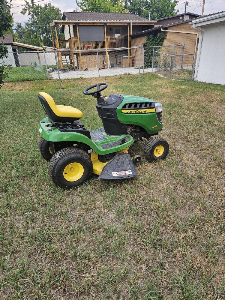 John Deere D 110 Mower