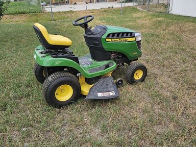 John Deere D 110 Mower