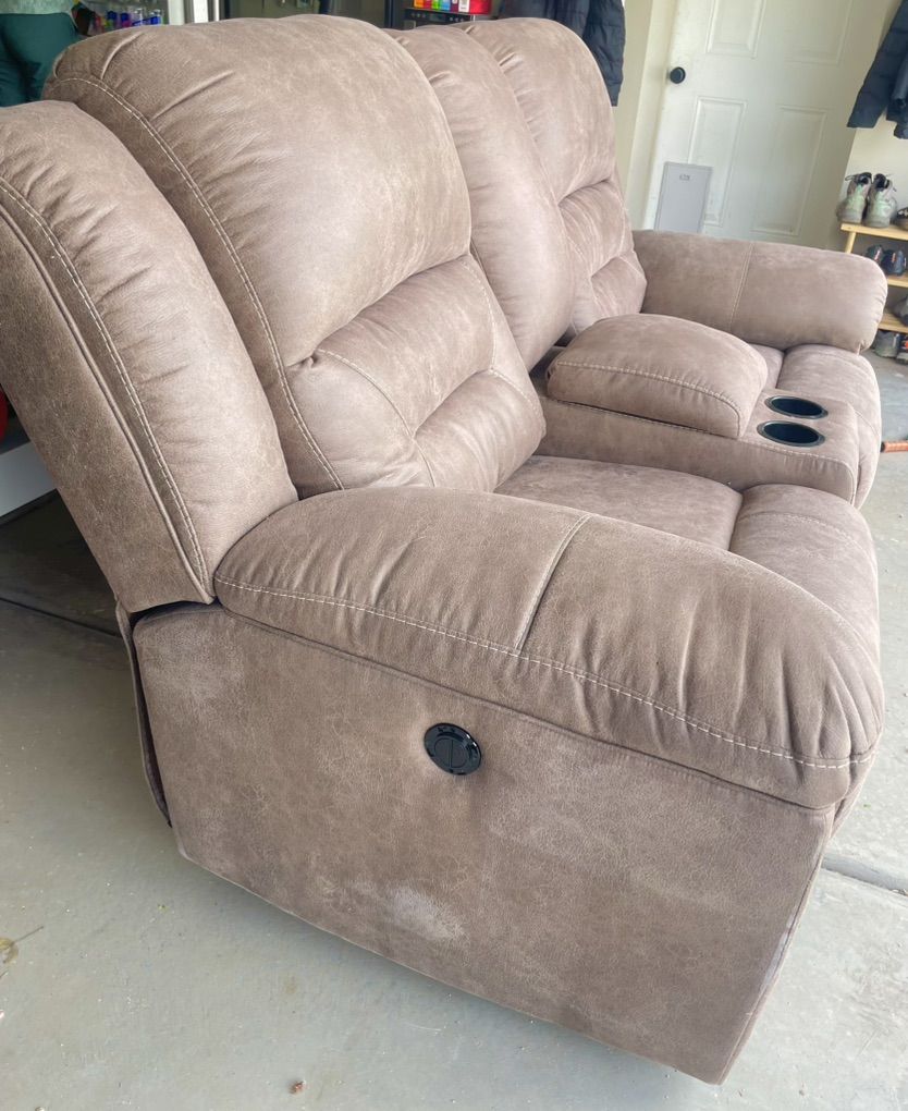 Loveseat Recliner – Excellent Condition