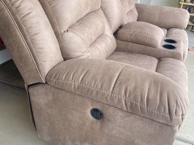Loveseat Recliner – Excellent Condition