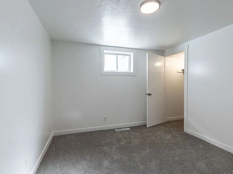 Logan Female Room For Rent On The Island