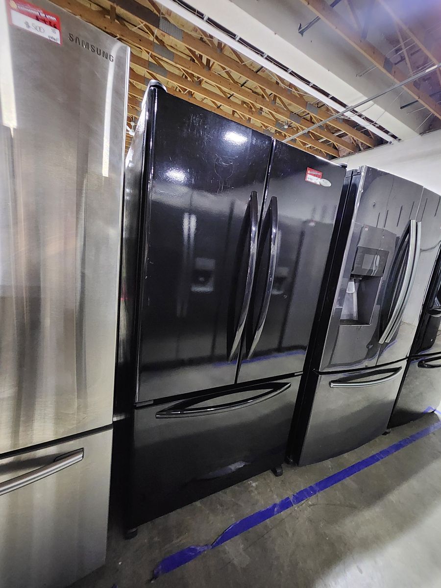 NICE GLOSSY WHIRLPOOL FRENCHDOOR FRIDGE! W-WARRANTY