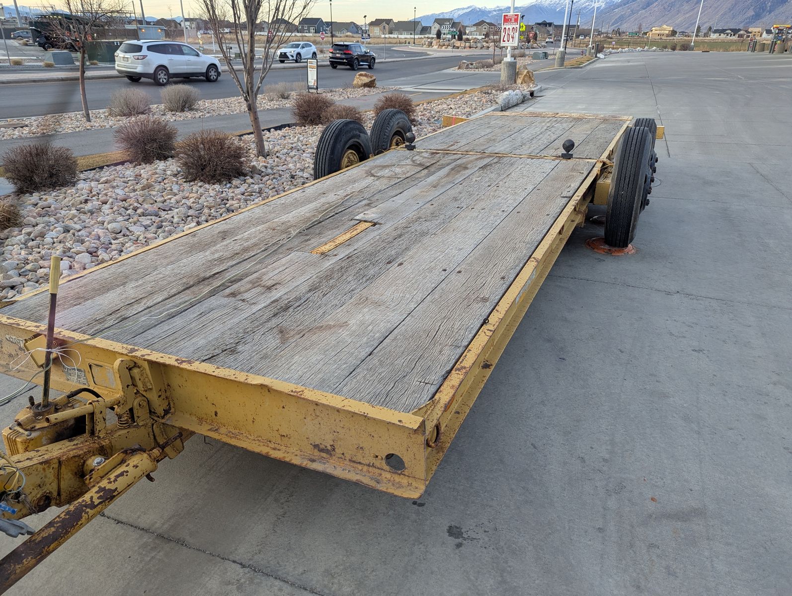 27 FEET LONG 1979 TWAMCO tilt trailer MODEL DM2 TILT 18,000 pounds/ 9 TON,  SOLID FLOOR, manual  HYDRAULIC PUMP  TILT
