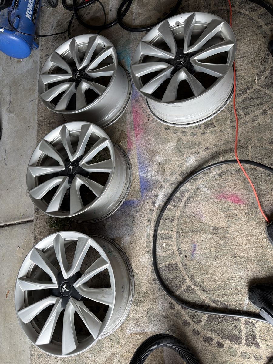 19” model 3 sport wheels.
