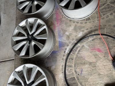 19” model 3 sport wheels.