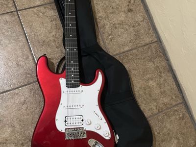 Donner electric guitar and carrying case