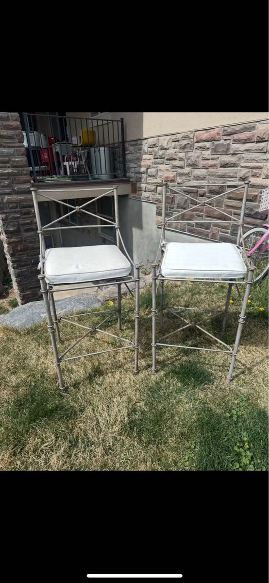 Set of 2 Metal Bar Stools with Cushions