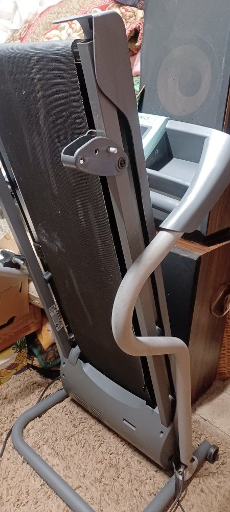 Light Wieght Space Saver Inclineable Treadmill
