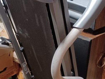 Light Wieght Space Saver Inclineable Treadmill