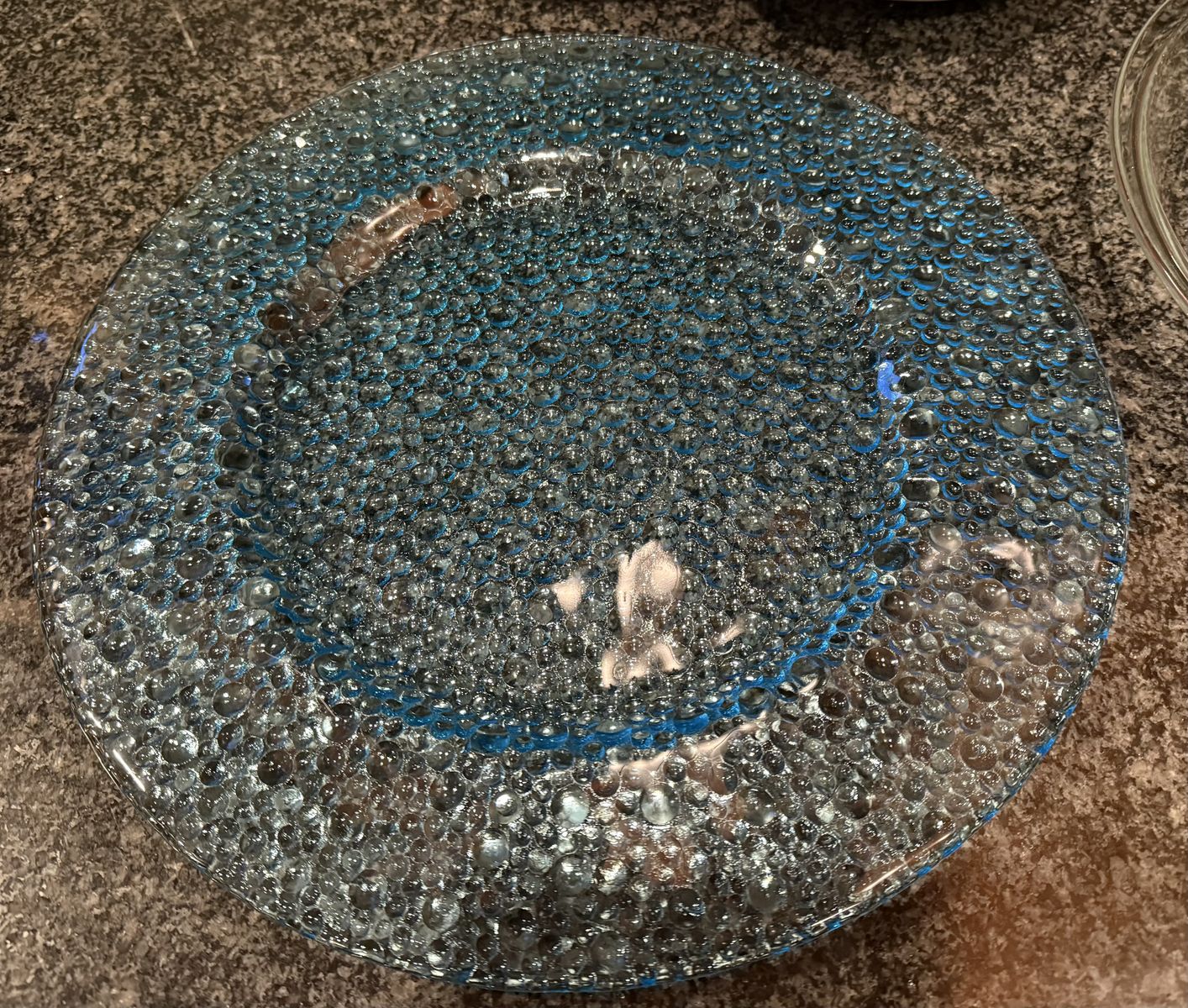 Glass plate water bubbles