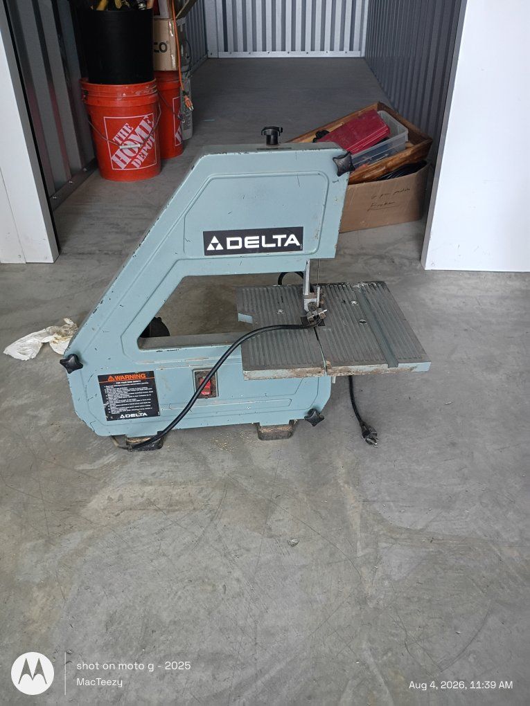 Delta Benchtop Band Saw with 1/2 HP Motor