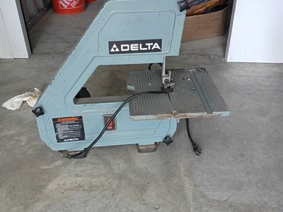 Delta Benchtop Band Saw with 1/2 HP Motor