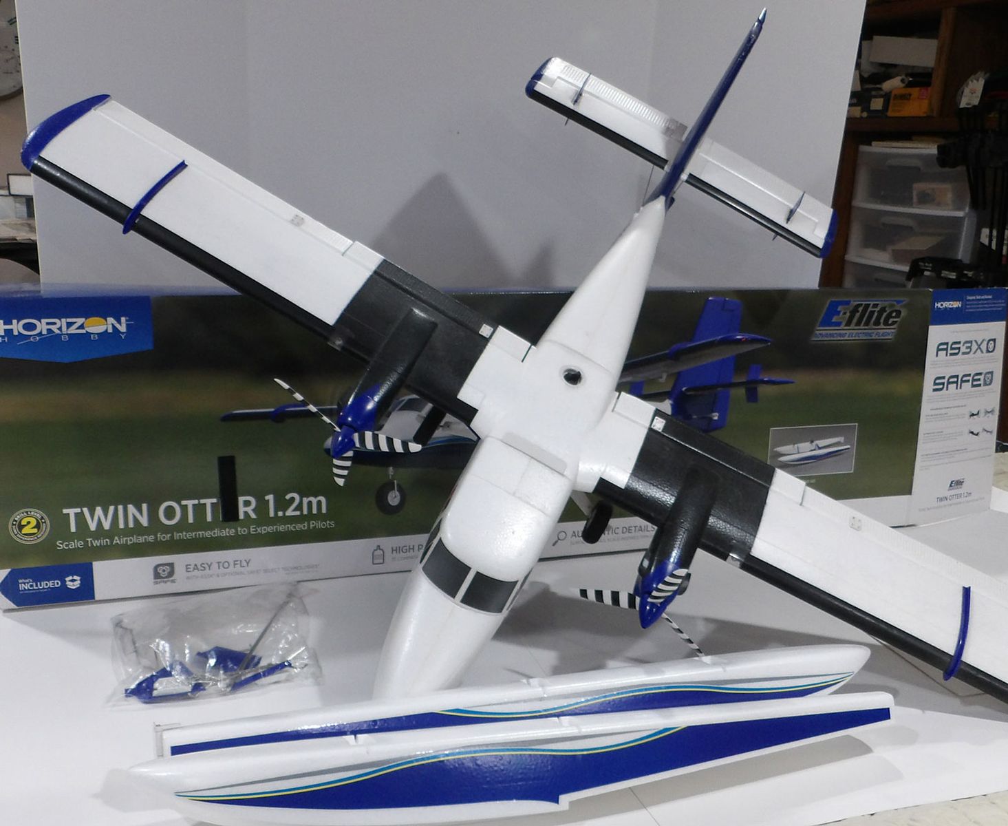 Twin Otter 1.2m - includes floats. No transmitter. NEW condition! Price $300