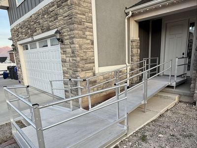 Aluminum wheelchair ramp, modular