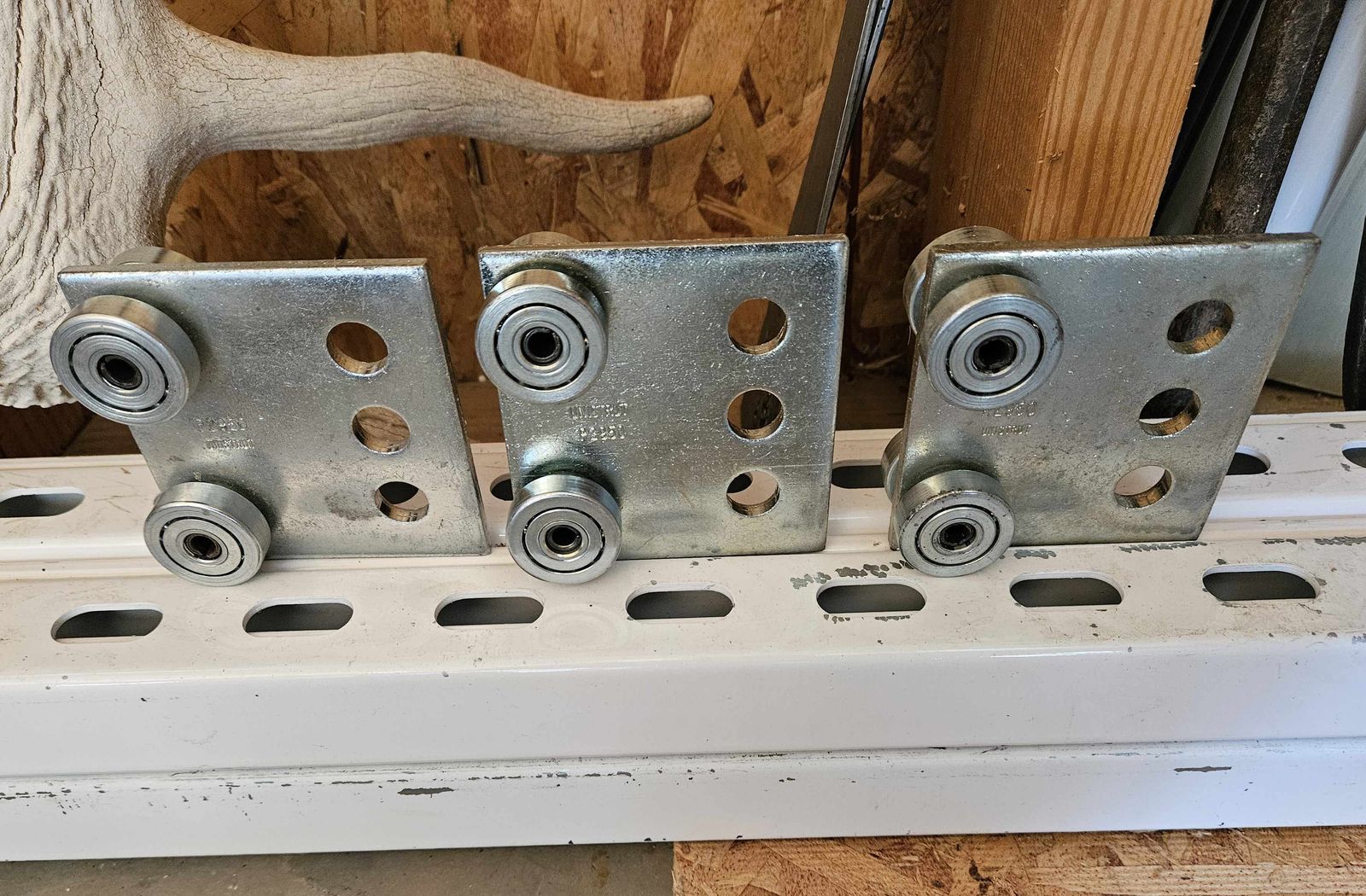 Unistrut P1000T channels & P2950 Trolleys
